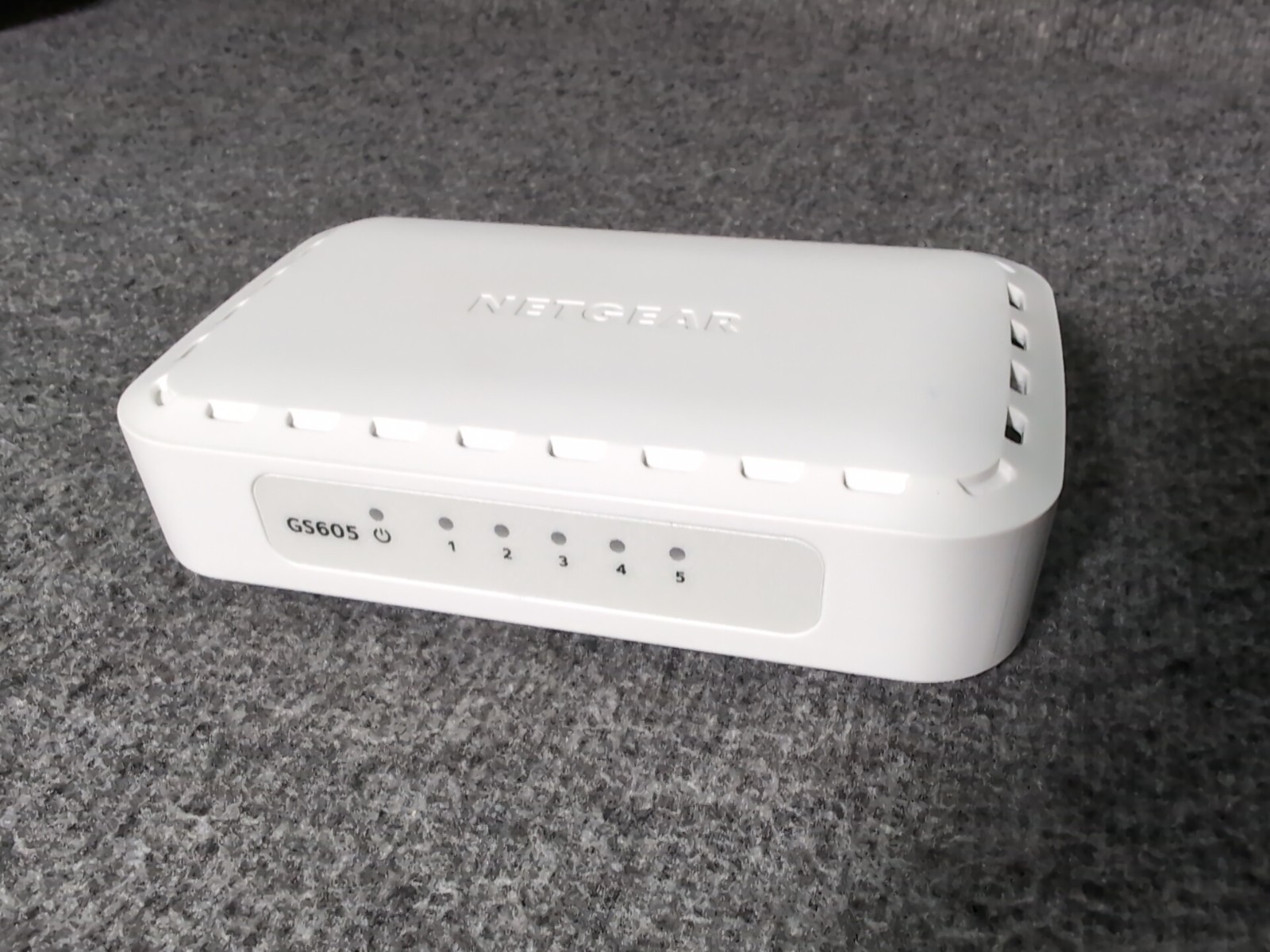 NETGEAR Business 5-Port Gigabit Ethernet Unmanaged Switch GS605 – White
