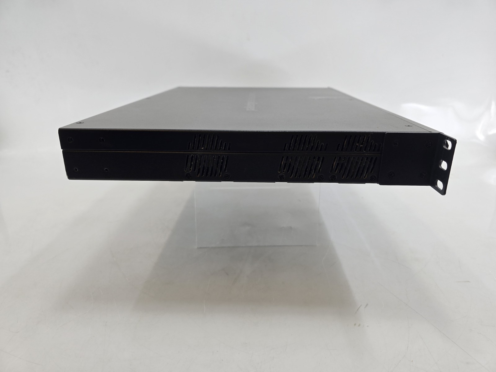 Pre Owned | Pakedge SX-24P16 Device & Software 24-Port Network Switch – Black