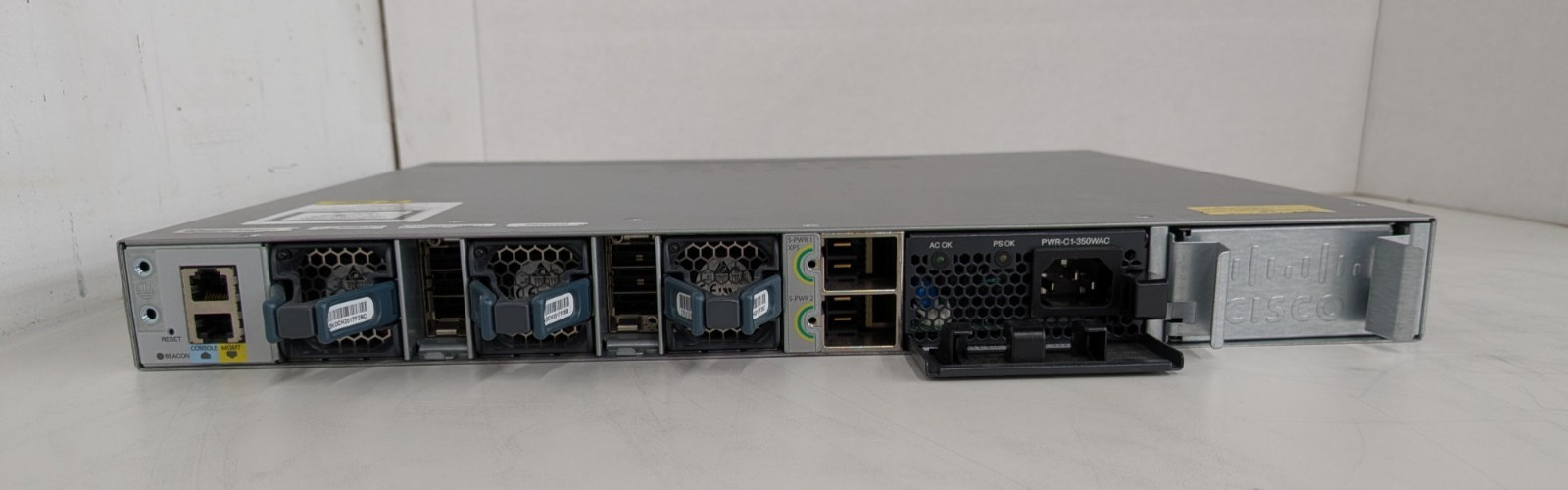 CISCO WS-C3850-24S-S switch