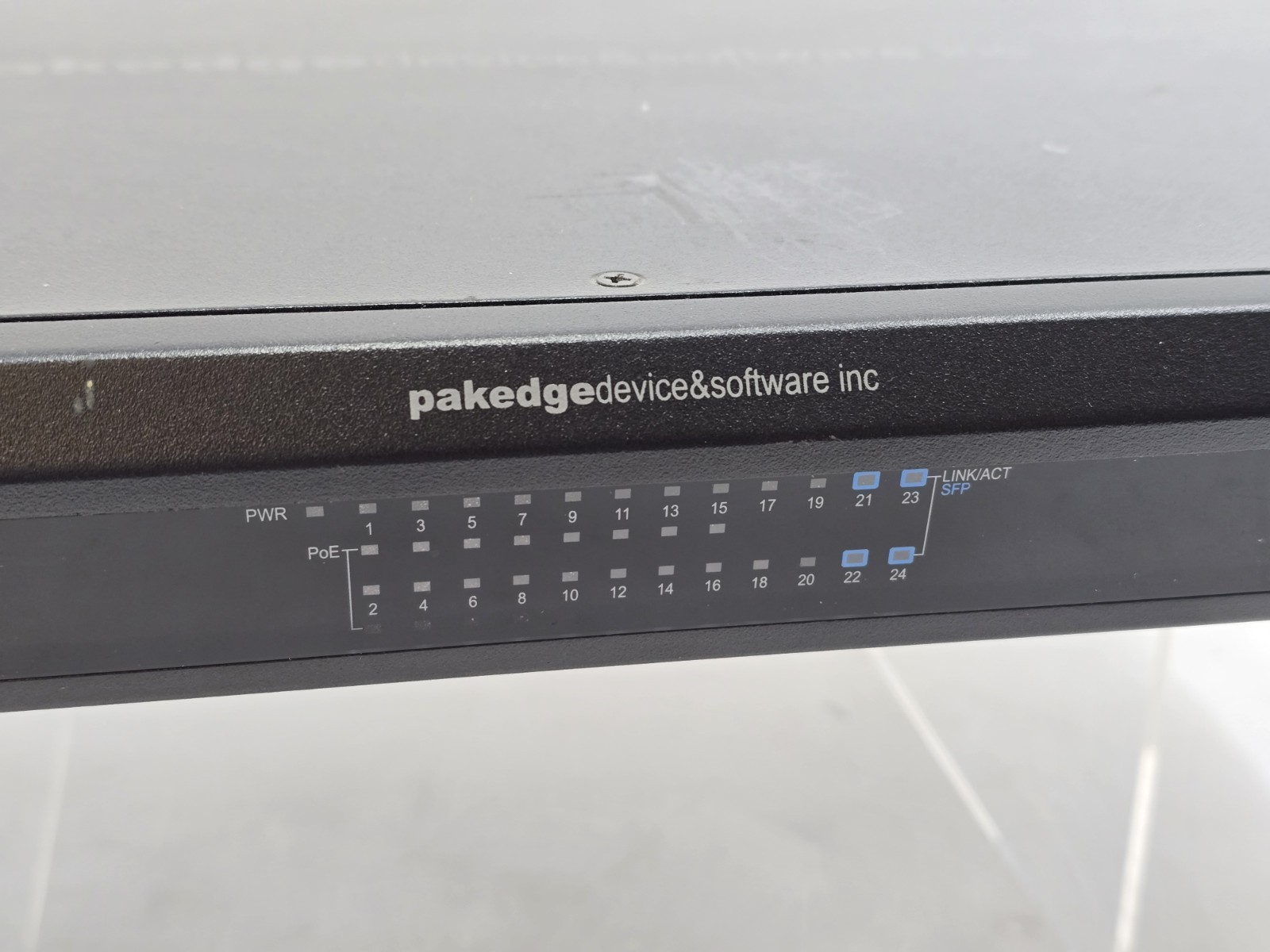 Pre Owned | Pakedge SX-24P16 Device & Software 24-Port Network Switch – Black