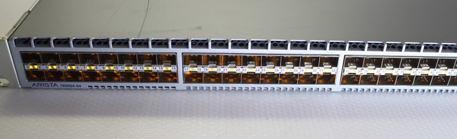 ARISTA DCS-7050SX-64 48-Port Network Switch 2*495W PSU 4*Fans TESTED w/ ears
