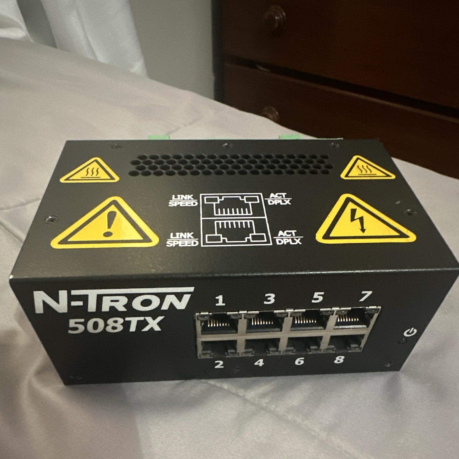 N-TRON 508TX 8-Port Unmanaged Fast Ethernet DIN Rail Switch RJ-45 RS-232