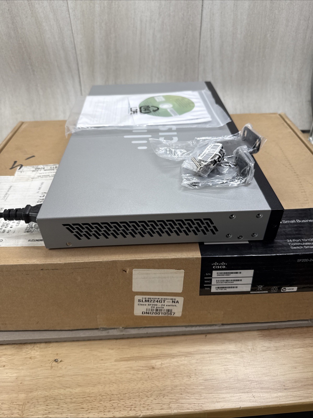 Cisco SF200-24P 24-Port Gigabit Managed Switch SLM224GT V05 Tested Working Reset