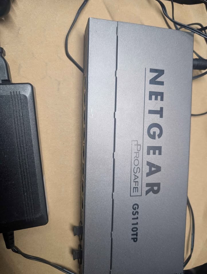 NETGEAR ProSafe GS110TP V2 8-Port Gigabit Ethernet Switch – Wall Mountable