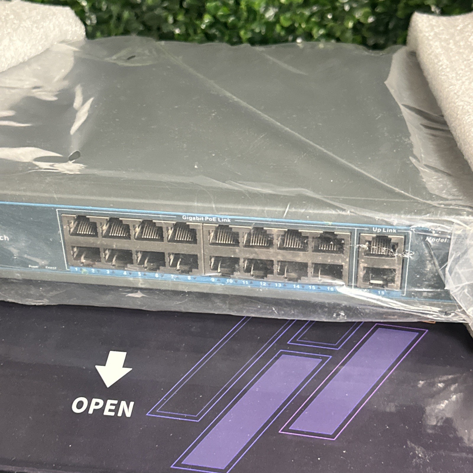 16 Port Poe Switch with 2 Gigabit Uplink16 Poe+ Port 10/100Mbps Network Switch