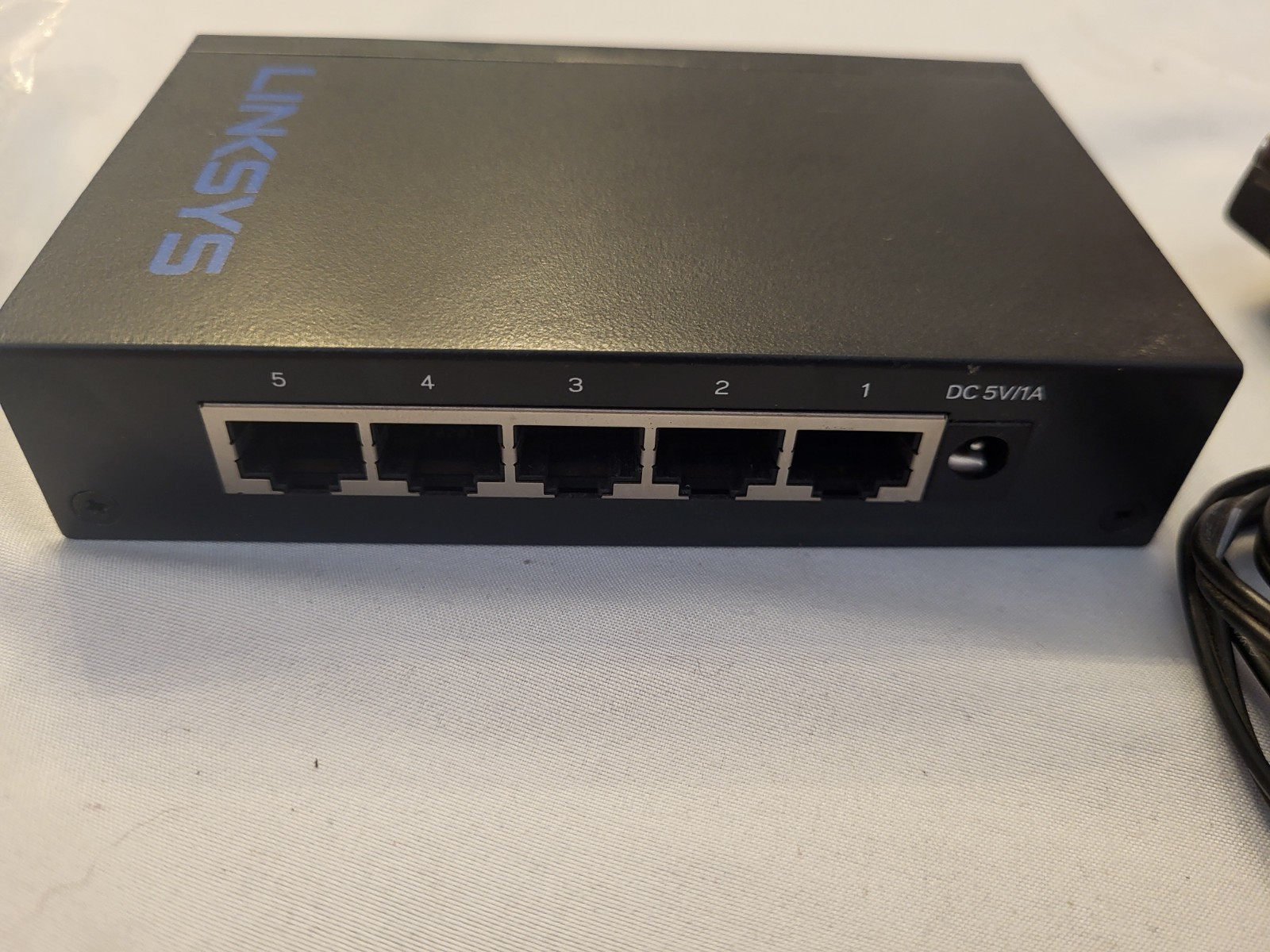 Linksys SE3005 5-Port Gigabit Ethernet Switch – Excellent Condition