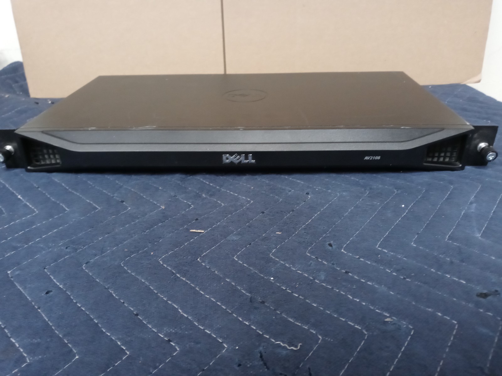 Genuine Dell PowerEdge KVM 1081AD 8 Port Server Switch AV2108 7KP46