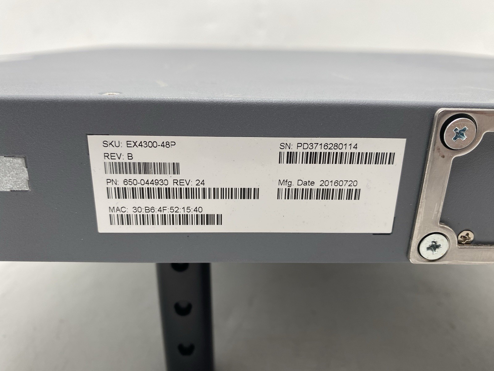 Juniper EX4300-48P / PoE+ 48-Port Switch w/ 2x PSU & 4 Port SFC 611-063980