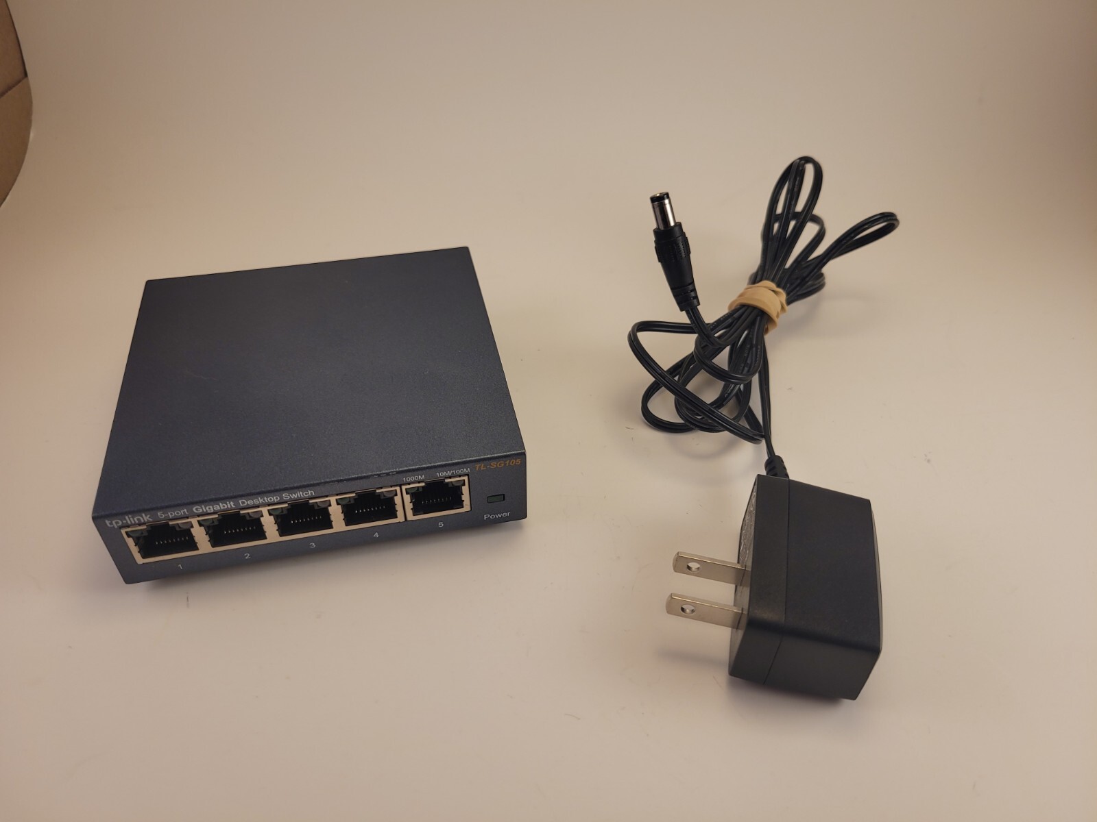 TP-LINK TL-SG105 5-Port gigabit Desktop Switch