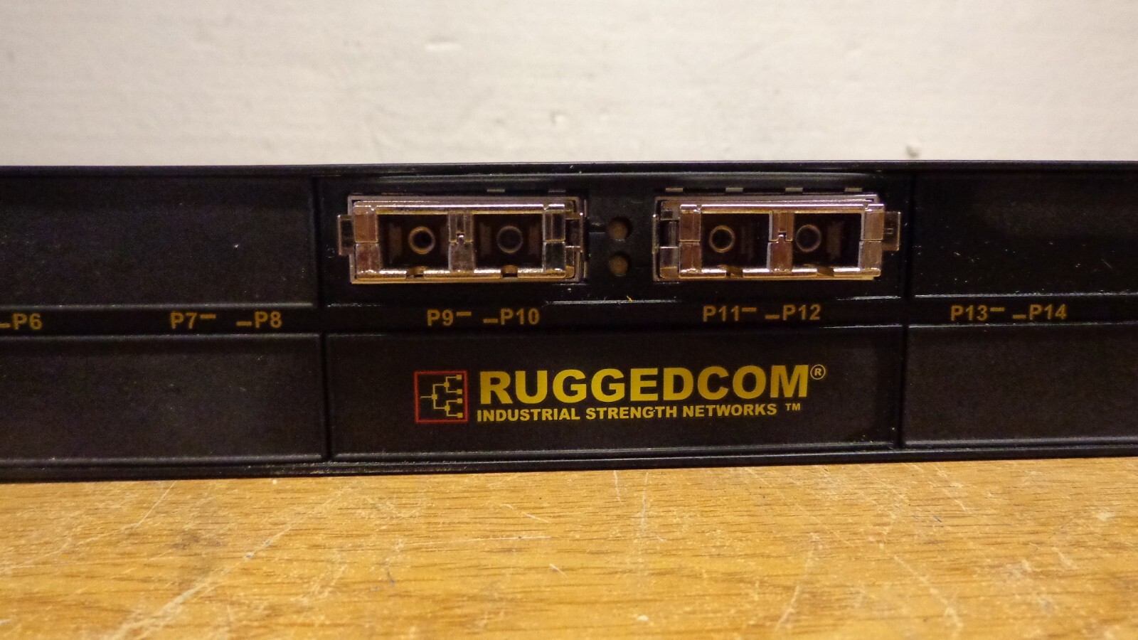 Ruggedswitch RSG2100 RUGGEDCOM Rugged switch Network sn05-217