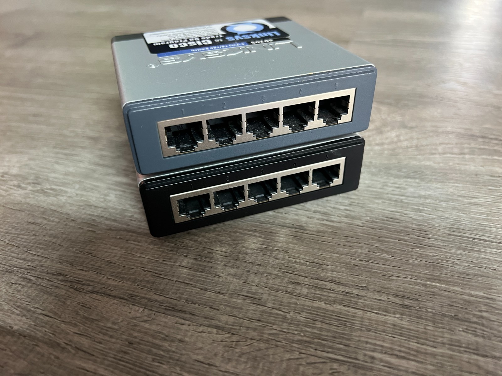 Linksys SD205 5-Port 1-/100 Ethernet Wired Network Switch Internet Lot of 2