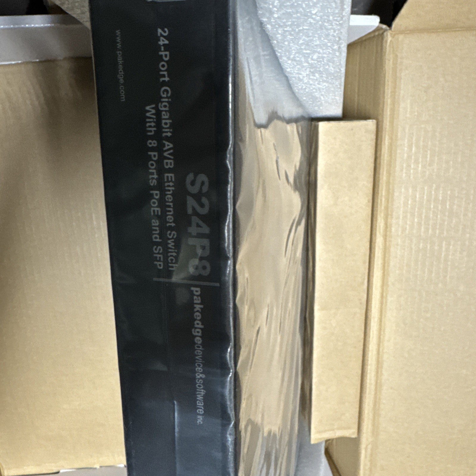 Pakedge Device &software S24P8 24-port Gigabit AVB Ethernet Switch With 8 P.PoE