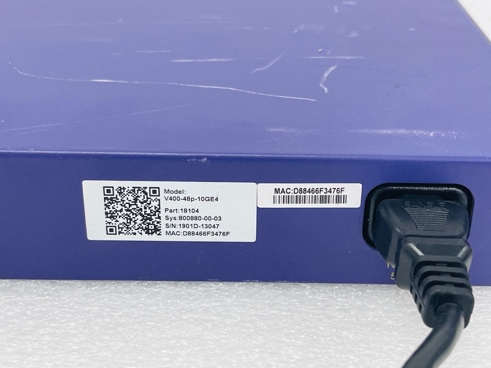 Extreme V400-48P-10GE4 V400 Series 48-Port Gigabit PoE+ 4-Port 10GbE SFP+ Switch