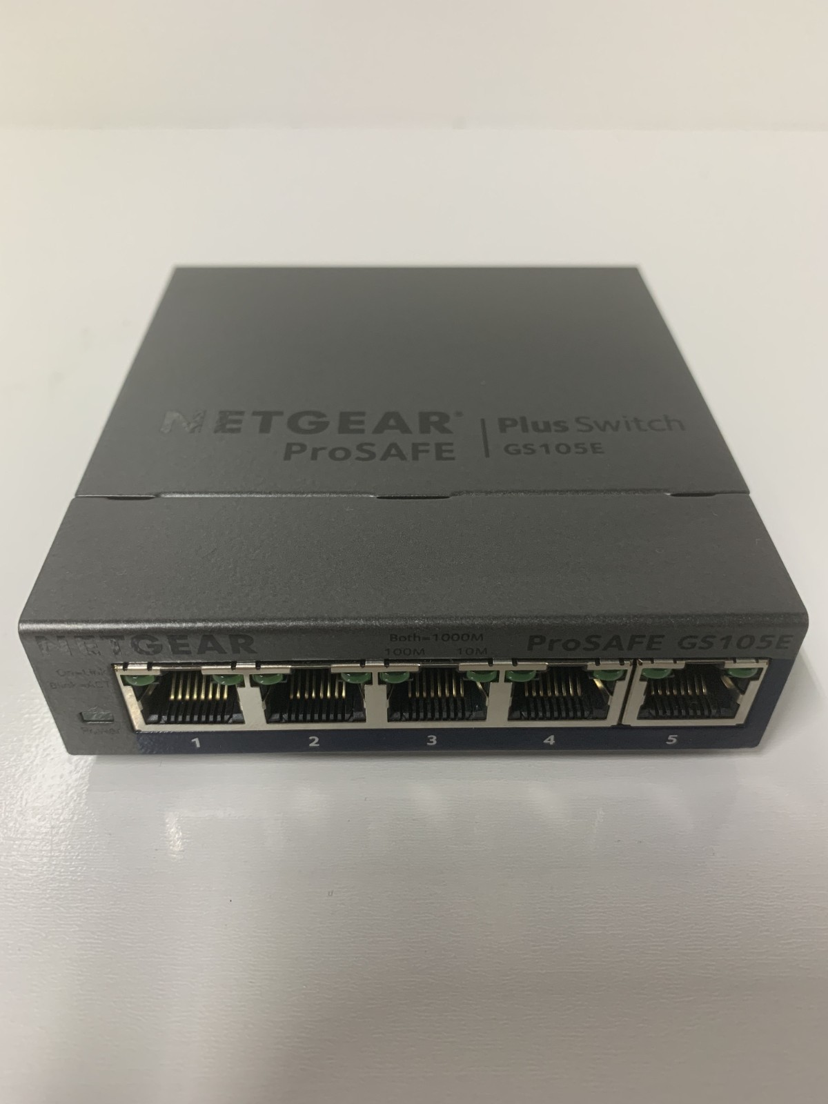 **NETGEAR ProSafe Plus 5-Port Gigabit Ethernet Switch w/ Power Adapter GS105Ev2
