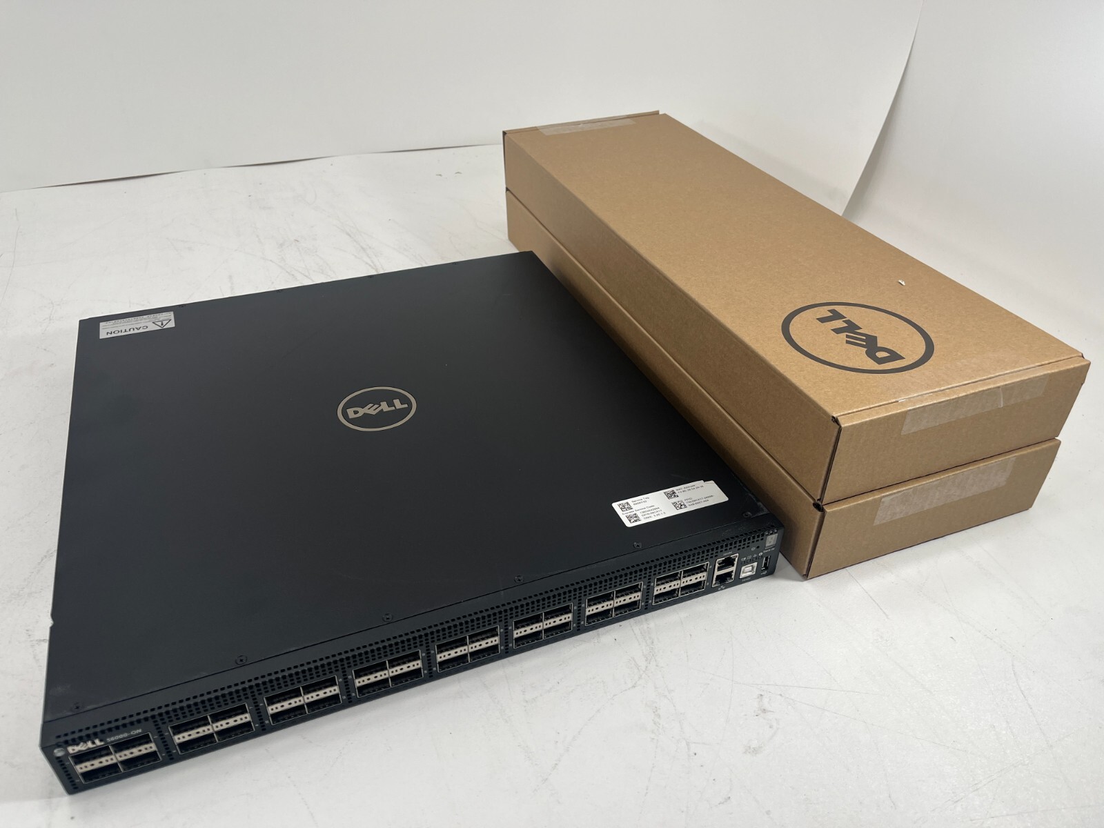 Dell S6000-ON 32-Port 40G QSFP+ switch 2x AC reverse air w Rail Kit 09CX17