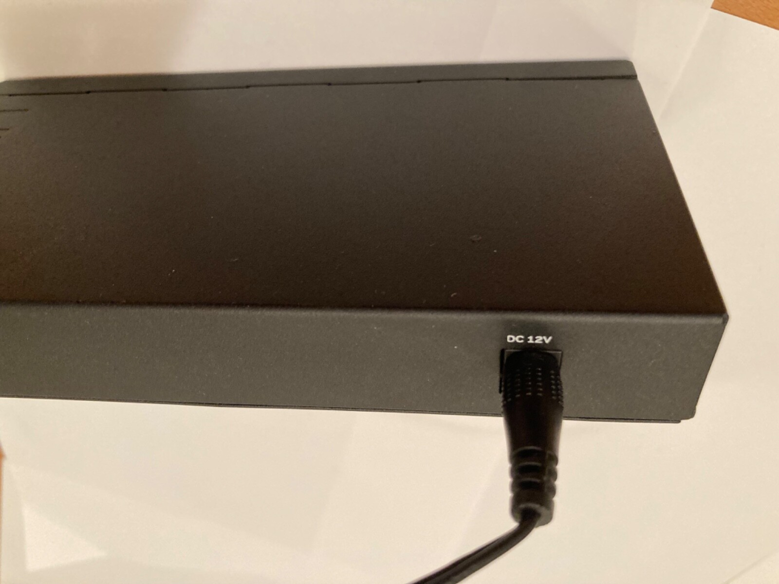 For Parts Linksys SE3008V2 8-Port Gigabit Ethernet Switch adapter cord, turns on