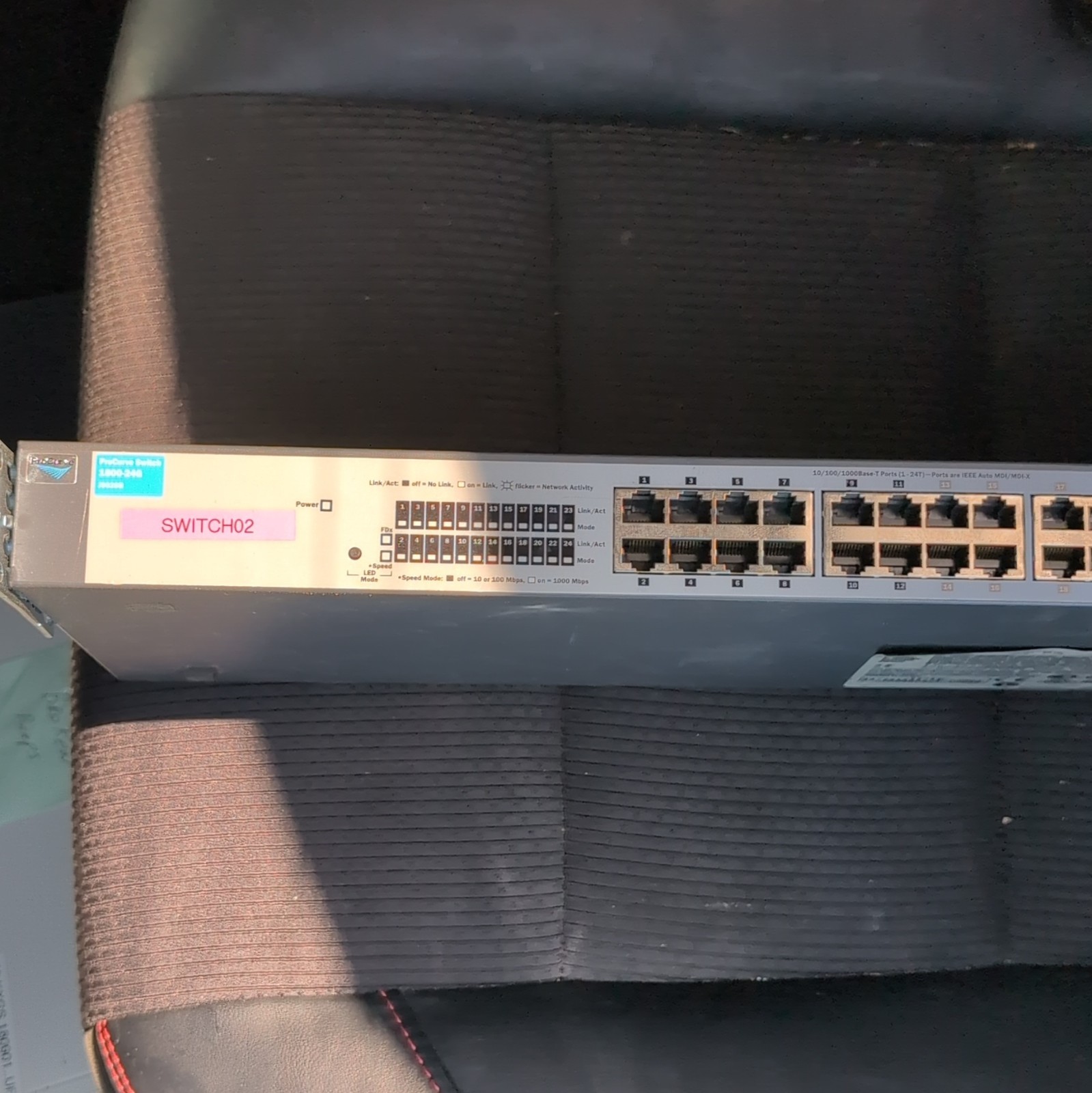 HP ProCurve J9028B 24-Port Gigabit Unmanaged 1U Rack Mount Switch w/ SFP