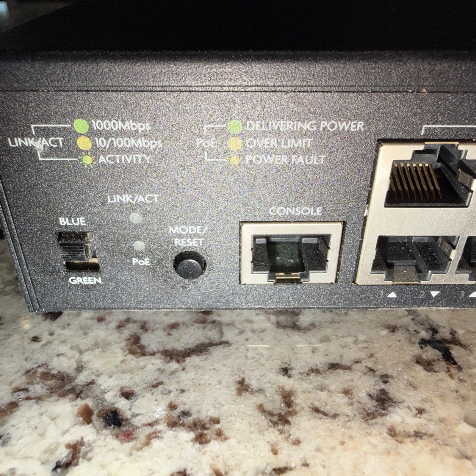 Luxul AMS-2624P AV-Series 26-port/24 PoE+ Gigabit Managed Switch-Great Condition