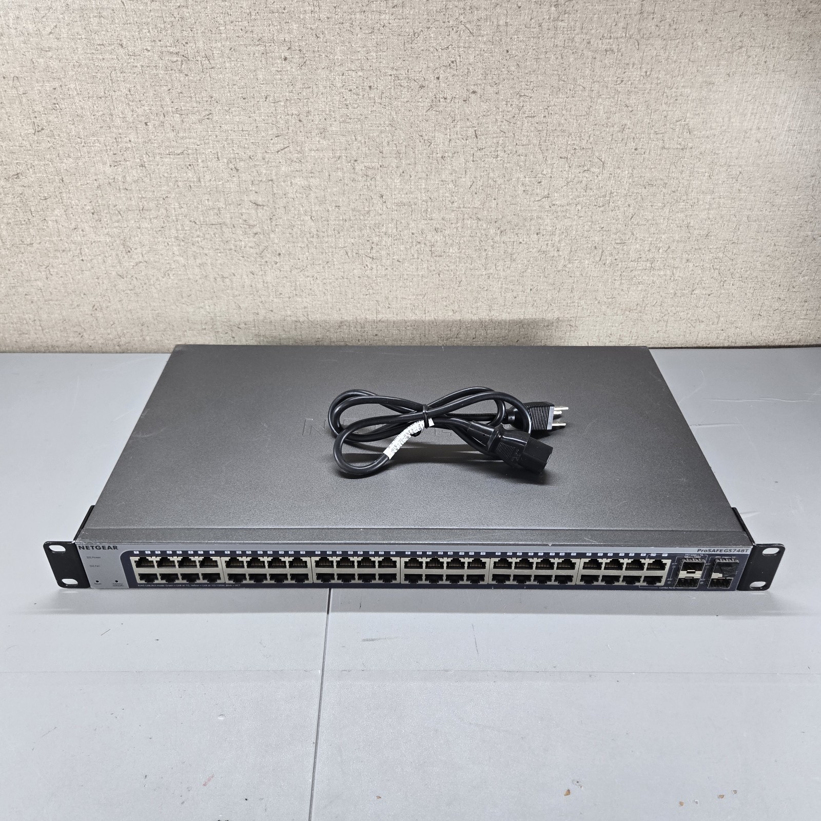 NetGear ProSafe GS748T V5 48-Port Gigabit Ethernet Smart Network Switch
