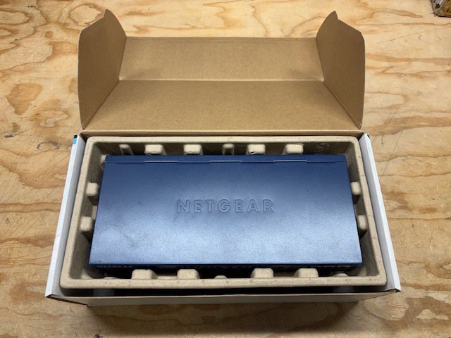 NETGEAR ProSAFE JFS524 24-Port Fast Ethernet Rackmount Switch (JFS524-200NAS)