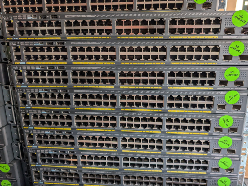 Lot of 100-Cisco WS-C2960X-48FPD-L 48-port Gigabit Ethernet PoE+ Layer 2 Switch