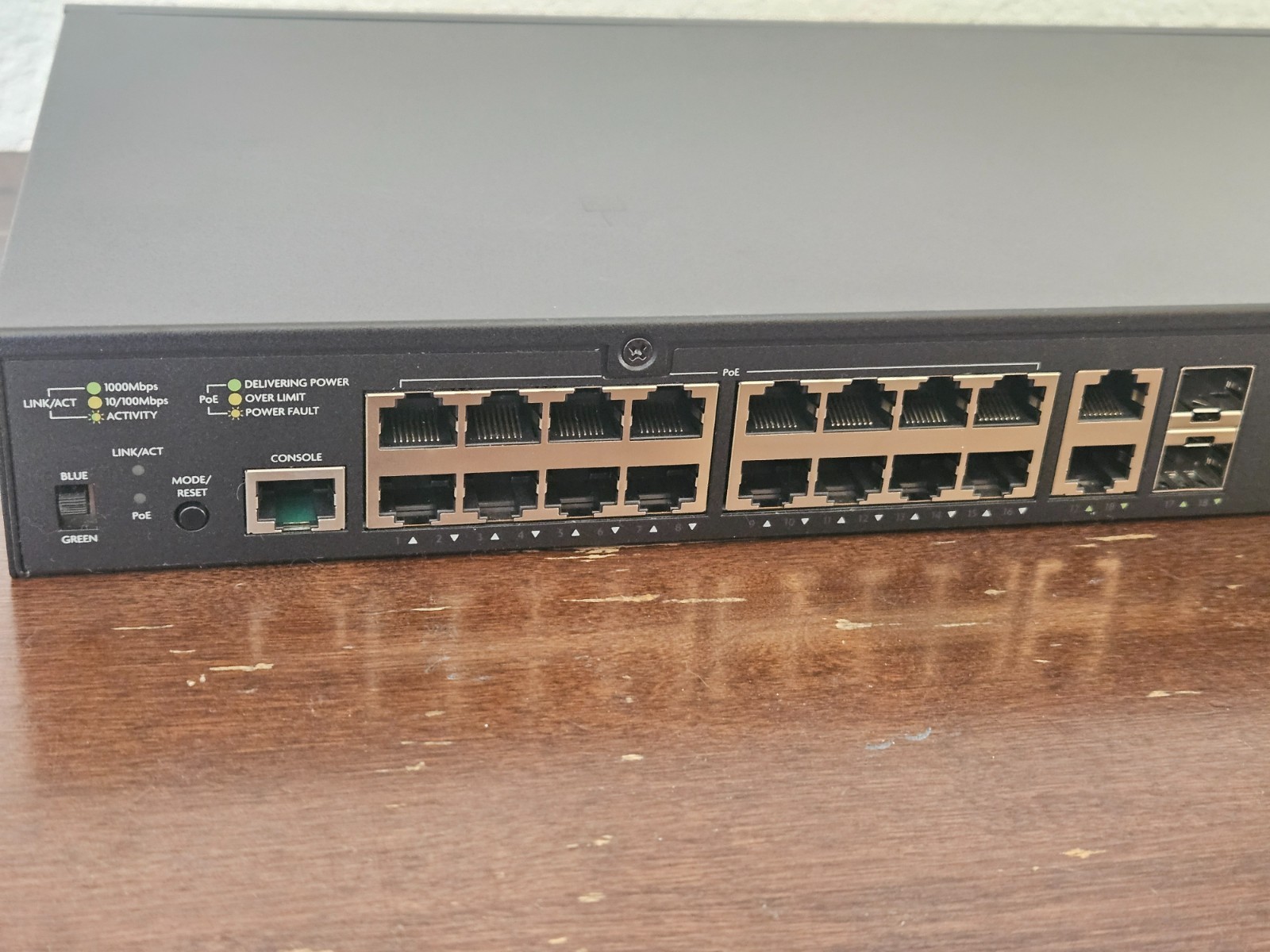 Luxul AMS-1816P AV Series 18-Port 16 Gigabit PoE+ Ports L2/L3 Managed Switch