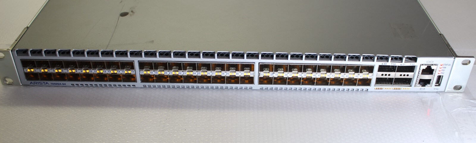 ARISTA DCS-7050SX-64 48-Port Network Switch 4*Fans NO PSUs TESTED w/ ears