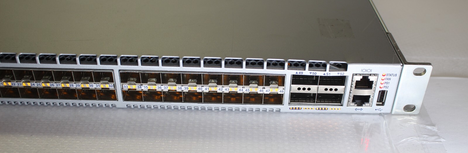 ARISTA DCS-7050SX-64 48-Port Network Switch 4*Fans NO PSUs TESTED w/ ears