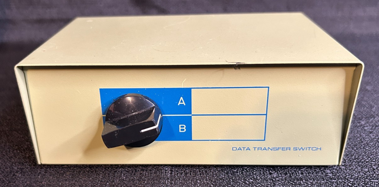 Manual Data Transfer Switch DB9 RS232 A/B Serial Selector Box Metal Case