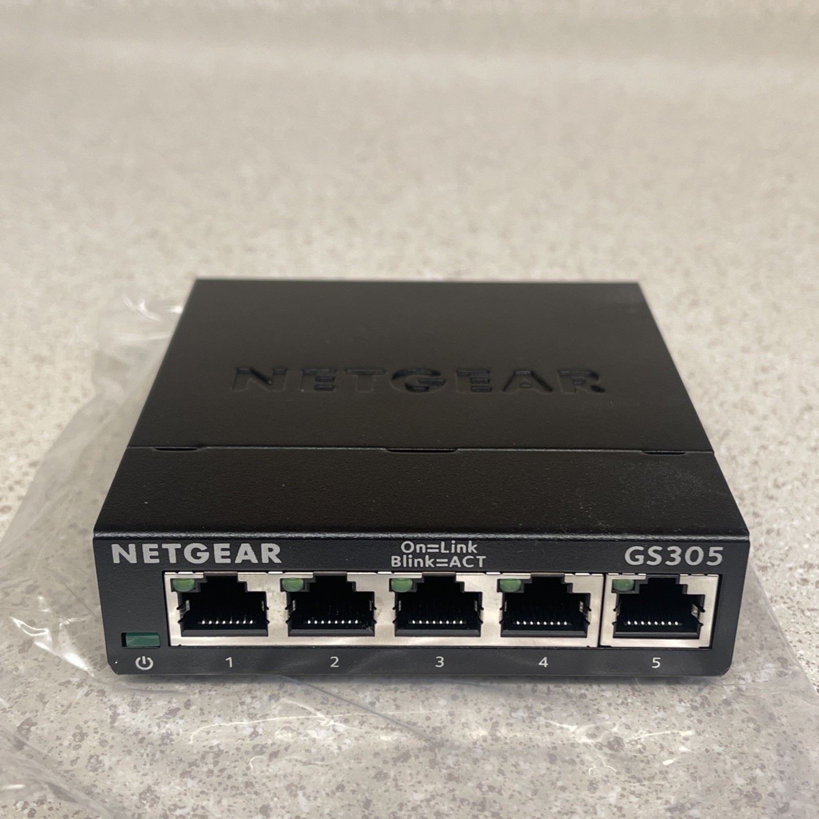 NETGEAR GS305-300PAS 5 PORT GIGABIT ETHERNET UNMANAGED SWITCH