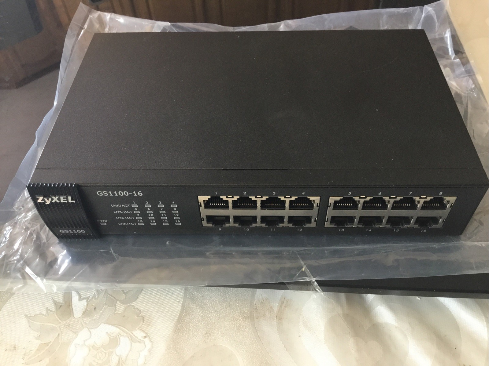 Zyxel GS1100 16-Port Gigabit Ethernet Switch
