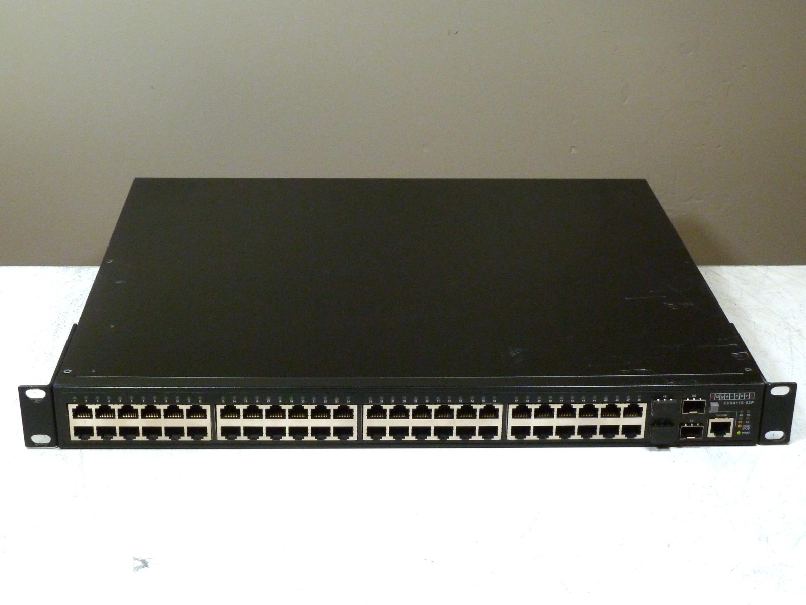 EDGECORE NETWORKS ECS4110-52P L2 104 Gbps 48 x GE PoE+ RESET & RECONFIGURED