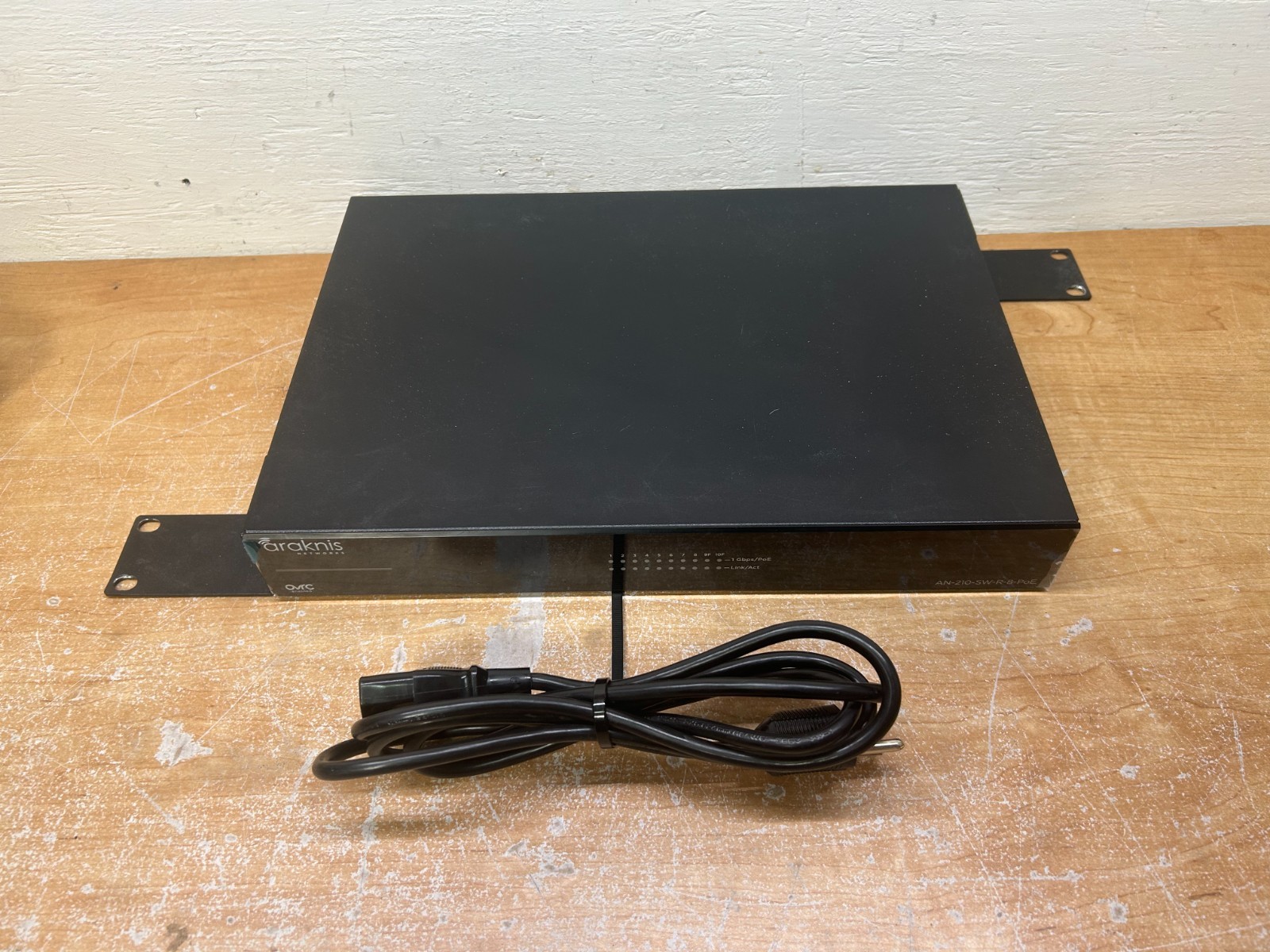 Araknis AN-210-SW-R-8-POE 8-Port Gigabit PoE Switch w/ Rack Mount Brackets