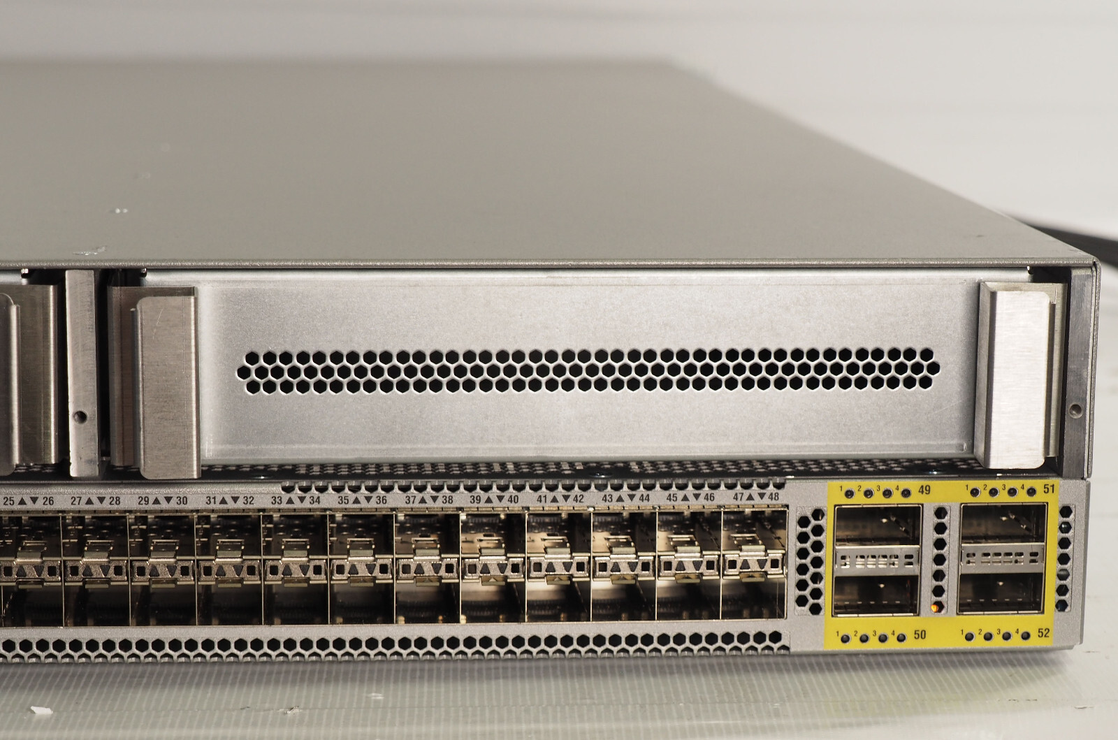 CISCO Nexus N5K-C56128P-V03 48 SFP 4 XFP Port 2.56 Tbps 10GbE Switch