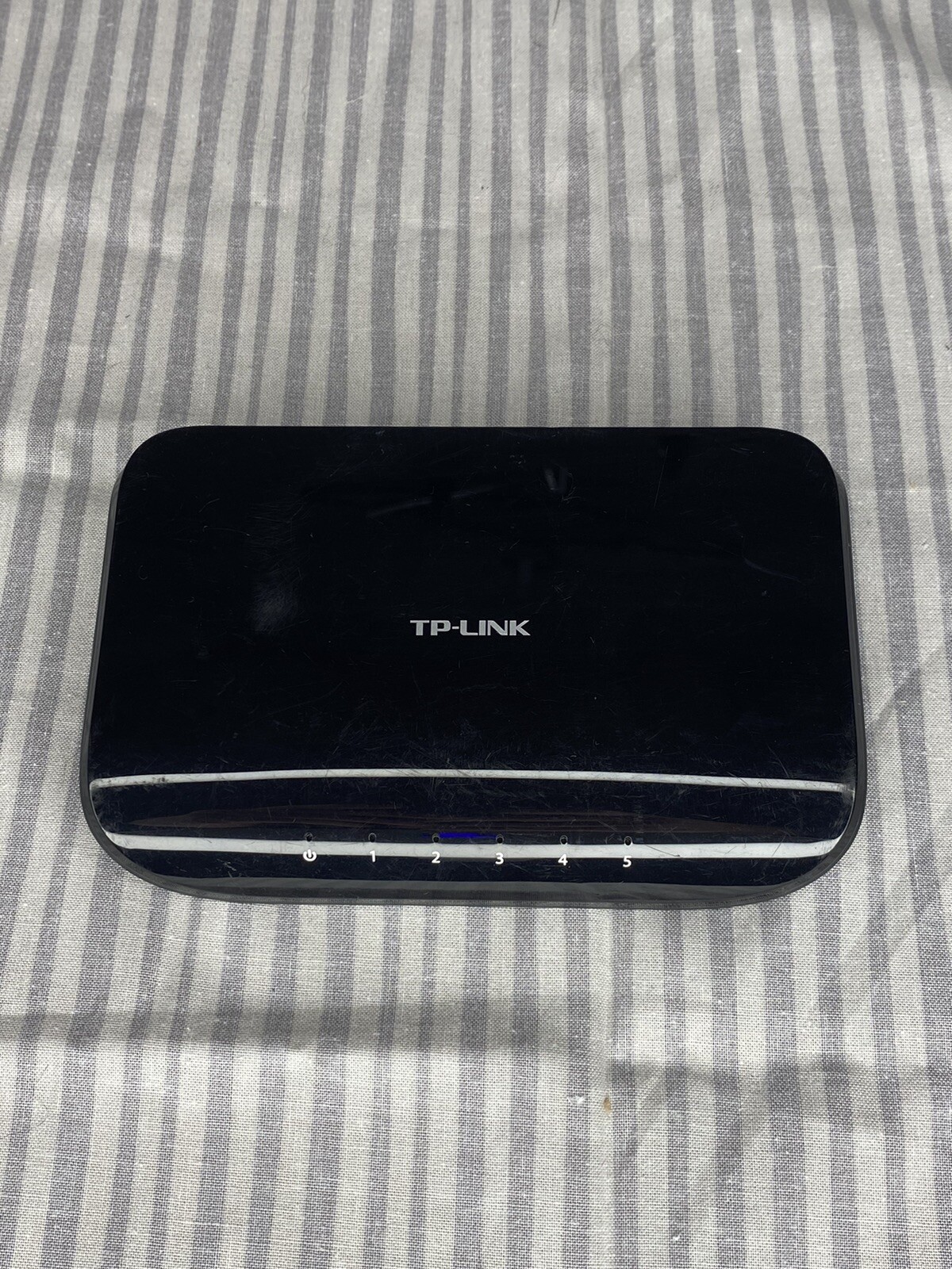 TP-LINK TL-SG1005D 5-Port Gigabit Desktop Switch Working