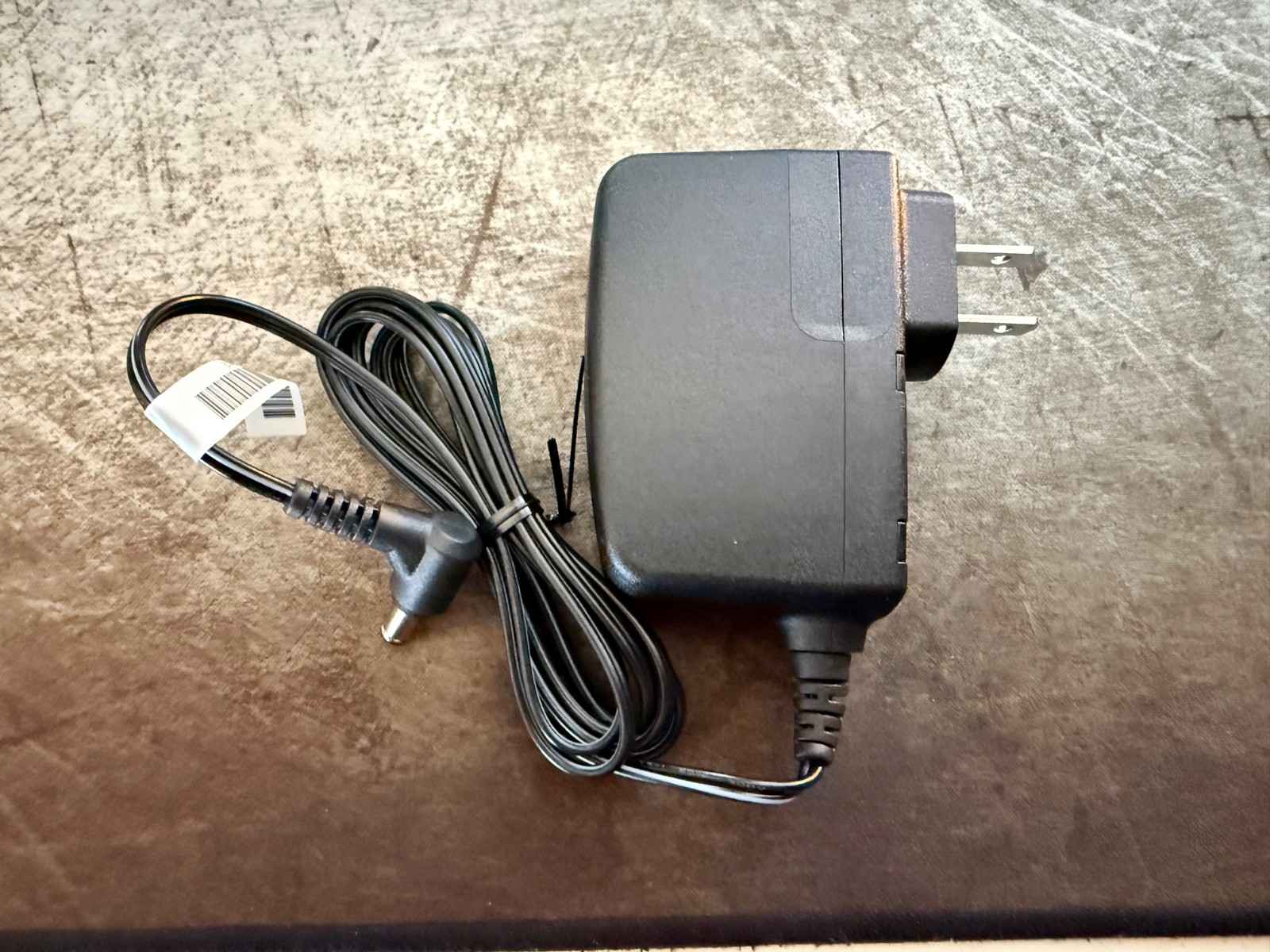 Aruba Instant On 1830 JL810A 8-Port Gigabit Switch PoE Powered or AC Adapter NIC