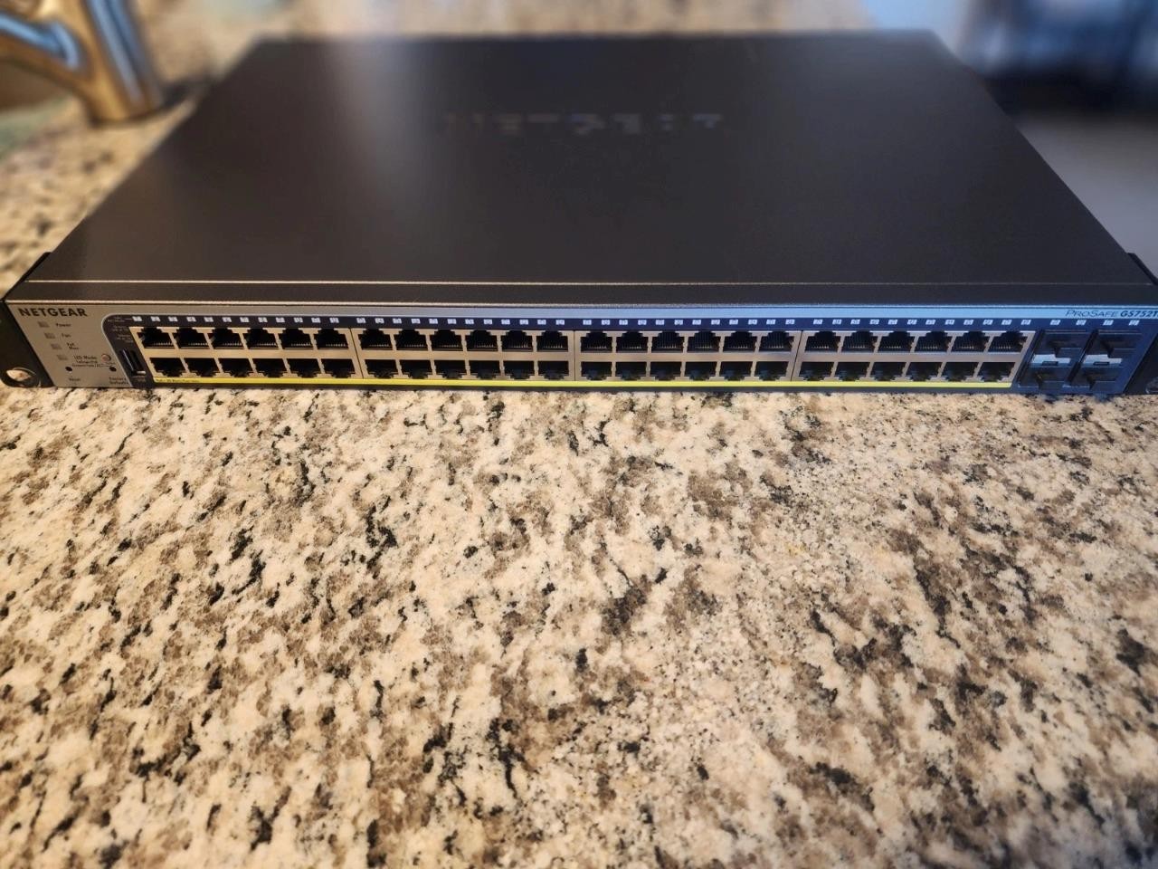 Netgear ProSafe GS752TP 48-Port POE Managed Gigabit Switch w/ Power Cord & Ears