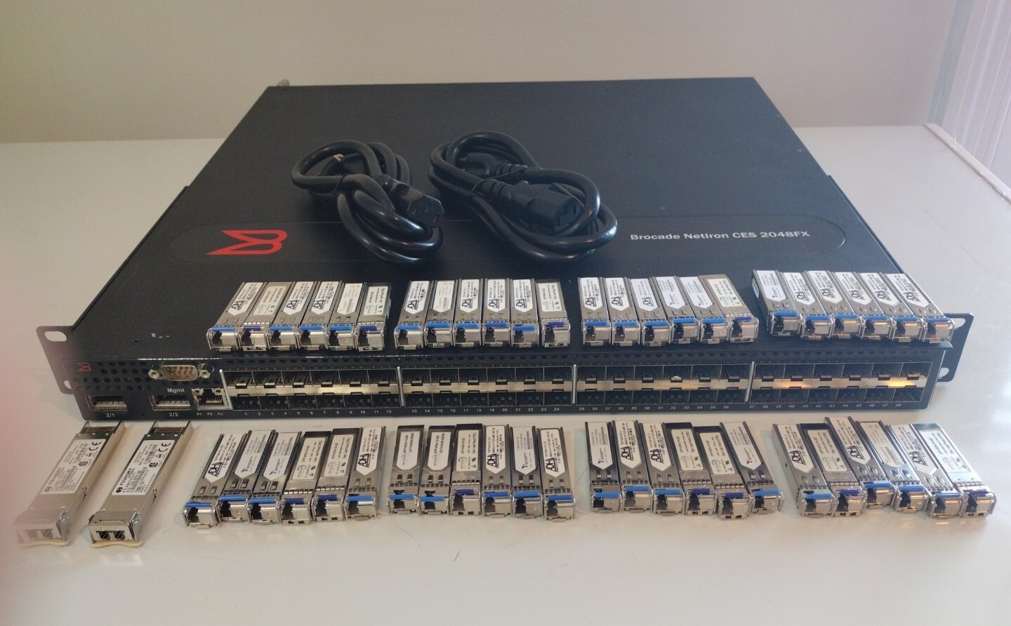 Brocade Netlron NI-CES-2048FX-AC + 48x 1GB Hybrid Fiber SFP + 2x 10GB XFP (2RPS9