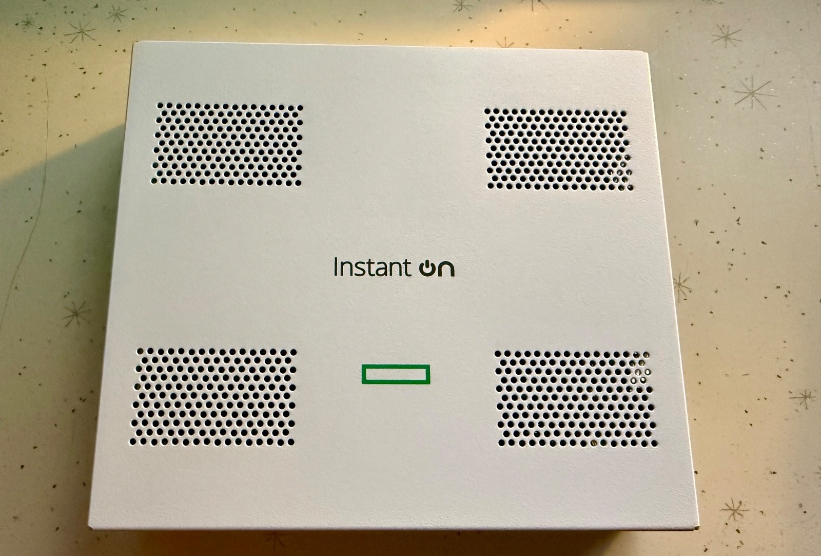 Aruba Instant On 1830 JL810A 8-Port Gigabit Switch PoE Powered or AC Adapter NIC