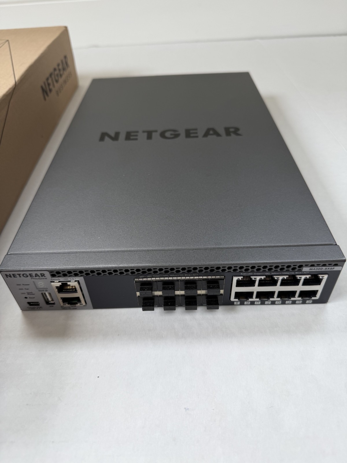 NETGEAR 10GbE 16 Port Managed Ethernet Switch M4300-8X8F XSM4316S100NES