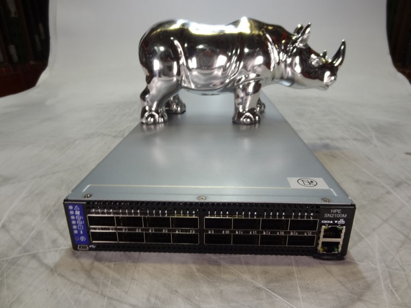 Q2F24A HP StoreFabric SN2100M 100 GbE 8QSFP28 Half Width Switch