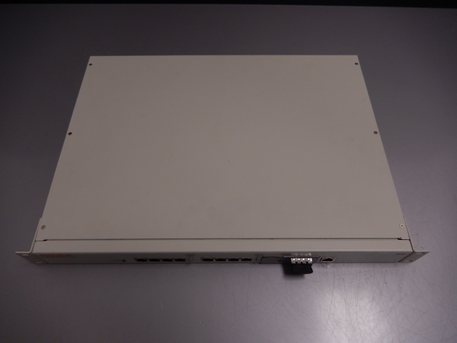 Aruba Networks 800 LAN Mobility Controller 8-Port w/ Fiber-Optic Connector