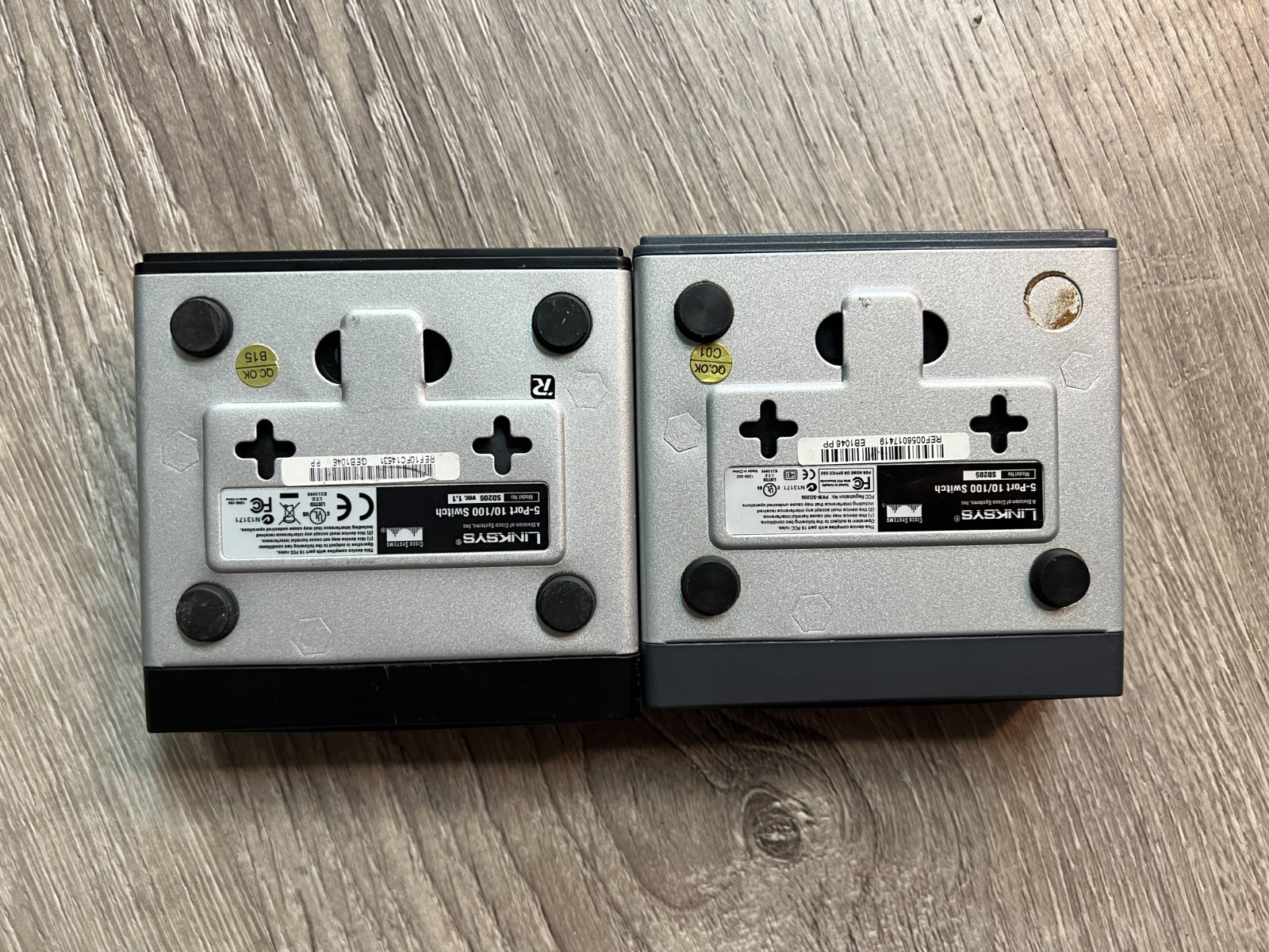 Linksys SD205 5-Port 1-/100 Ethernet Wired Network Switch Internet Lot of 2