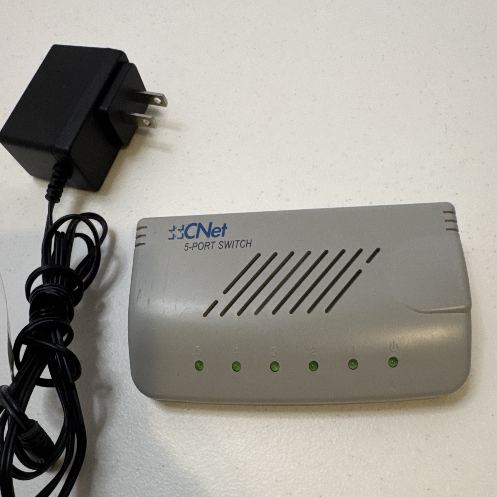 CNet 5-Port Fast Ethernet 100 Mbps Unmanaged RJ-45 Switch MPN 18-1K-H500CFB