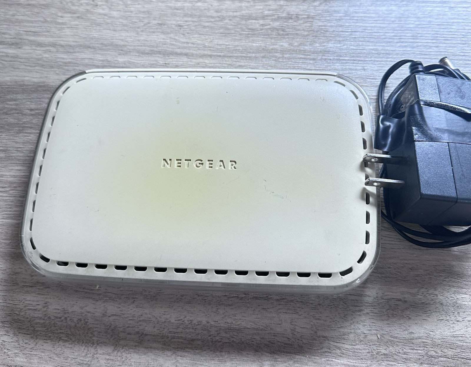 NETGEAR GS608v2 8-Port Gigabit Network Switch 10/100/1000 Mbps w/ Adapter