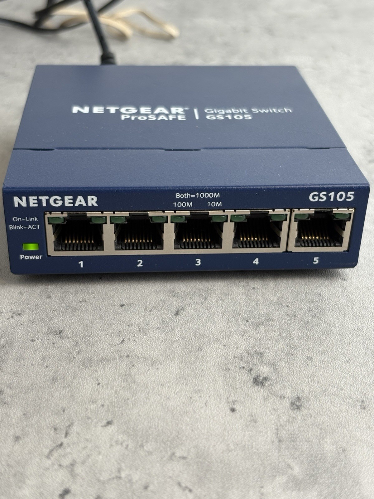 Netgear GS105 V5 Prosafe 5 Port Gigabit Switch WITH POWER ADAPTER Missing Foot