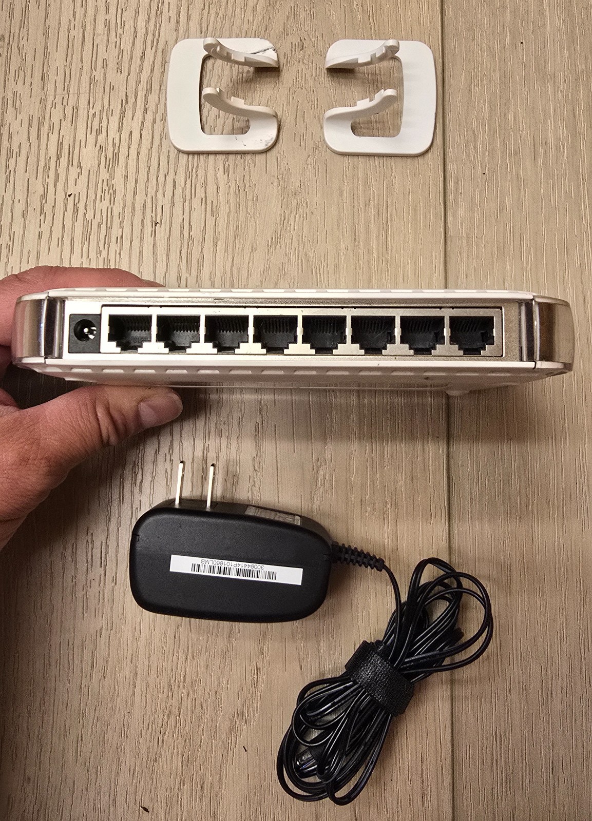 Netgear 8 port Gigabit Ethernet Switch GS608 v3 with stand – TESTED AND WORKS
