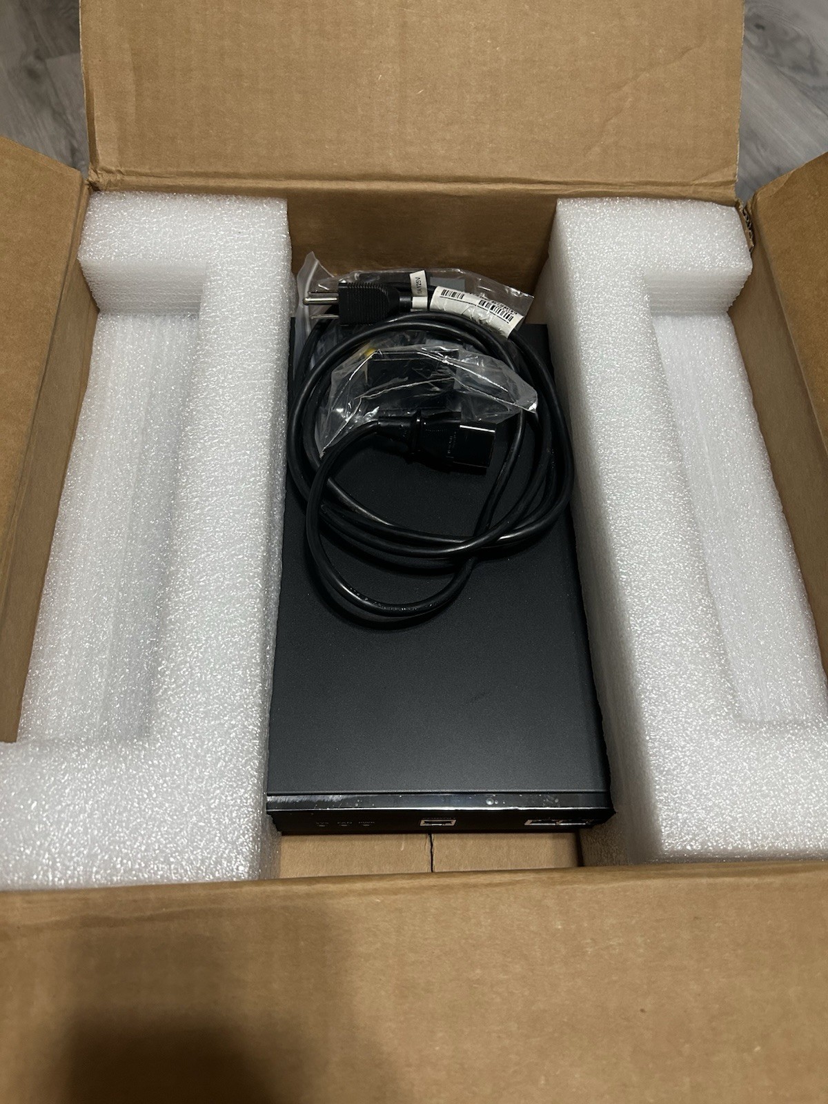 Samsung Wireless Enterprise WEC8050 4-Port Gigabit L2 Managed 1U Switch