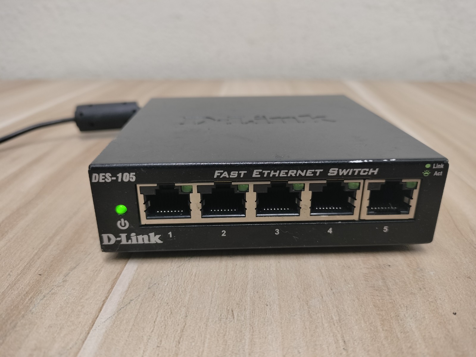 D-Link DES (DES-105) 5-Ports External Fast Ethernet Switch *NO ADAPTER*