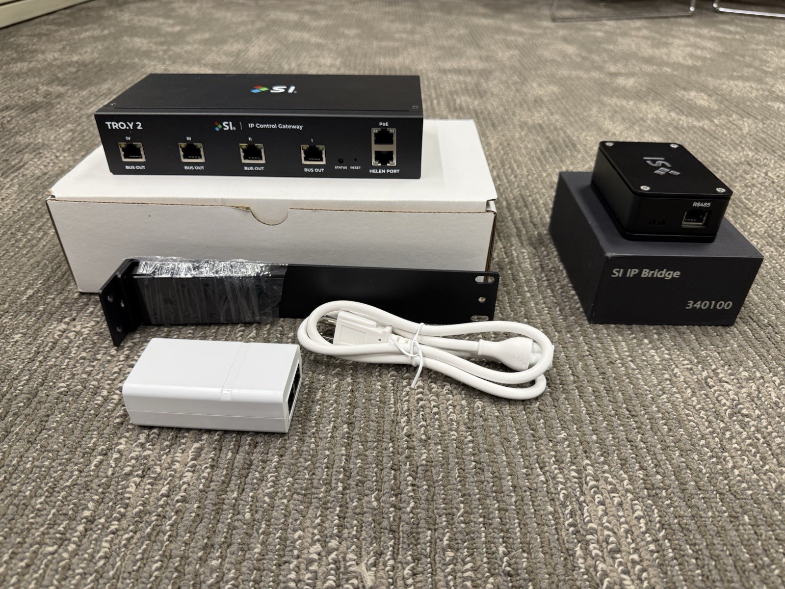 SCREEN INNOVATIONS TRO.Y 2 CONTROL GATEWAY and SI IP Motor Bridge for Somfy POE